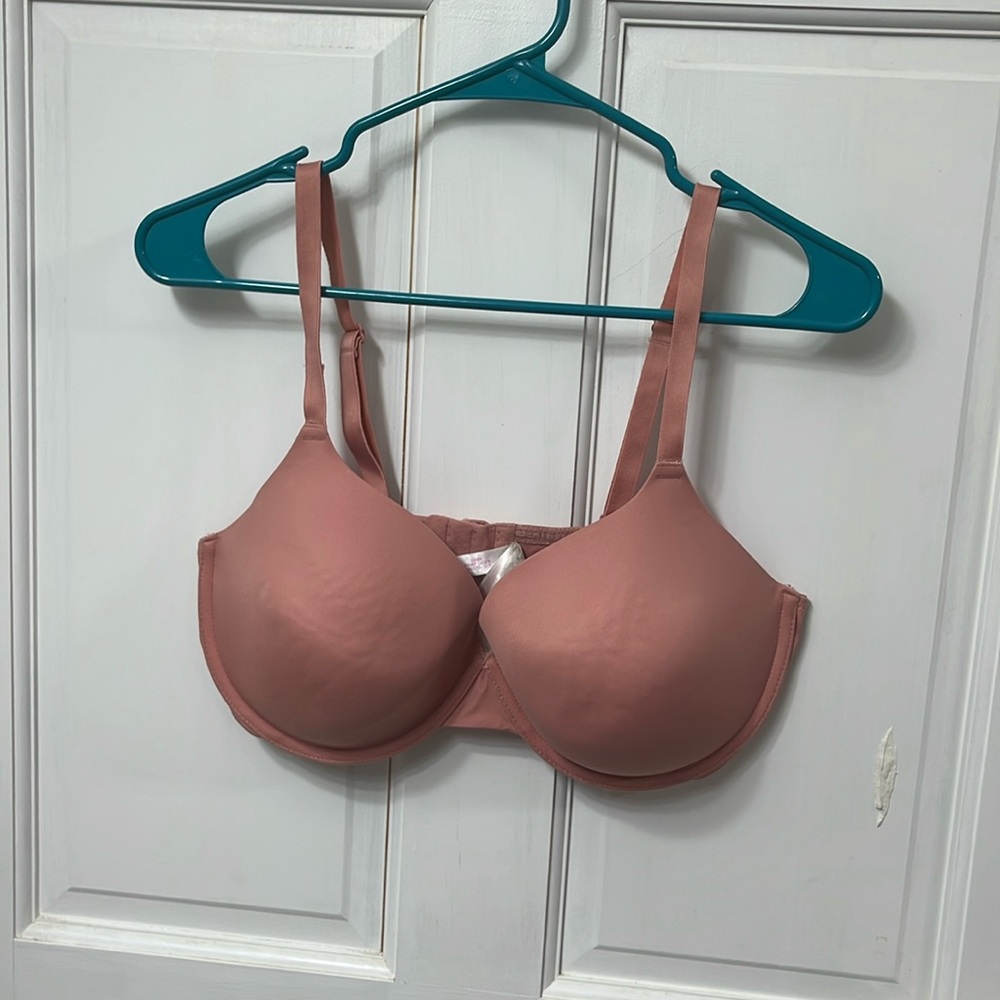 Victoria’s Secret PINK tshirt bra- lightly lined. 38DD